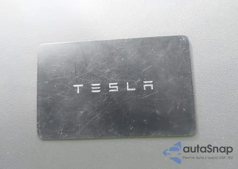 2025 Tesla Model Y Long Range Dual Motor Rear-Wheel Drive z USA, uszkodzony, nr VIN 7SAYGDED6SA373498